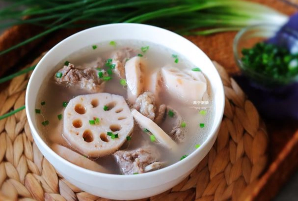 蓮藕排骨湯加料指南：提升湯頭層次的12種食材搭配秘訣