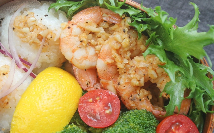 夏威夷蒜蝦飯終極指南：從台北人氣餐廳到在家完美复刻