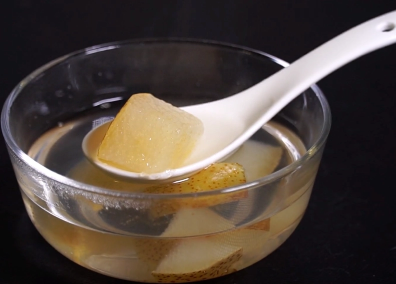 蜂蜜燉水梨止咳化痰食譜：老一輩的養喉秘方，3個關鍵步驟讓效果加倍