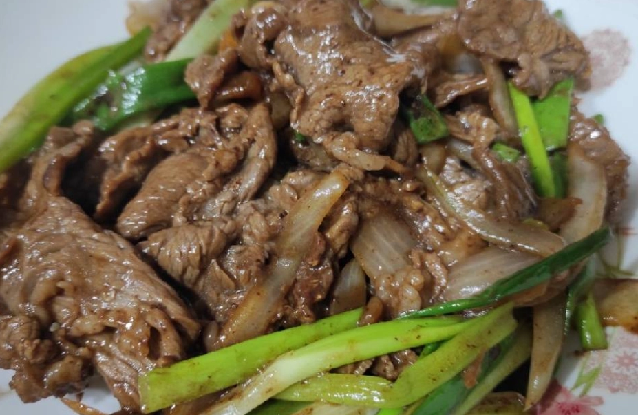 吳秉承蔥爆牛肉做法