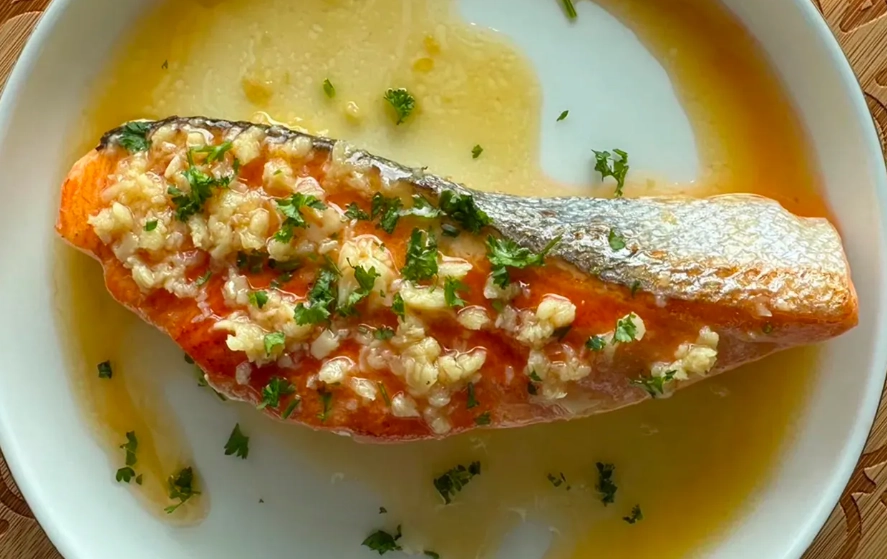 奶油乾煎鮭魚食譜