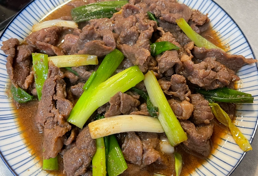 吳秉承蔥爆牛肉做法