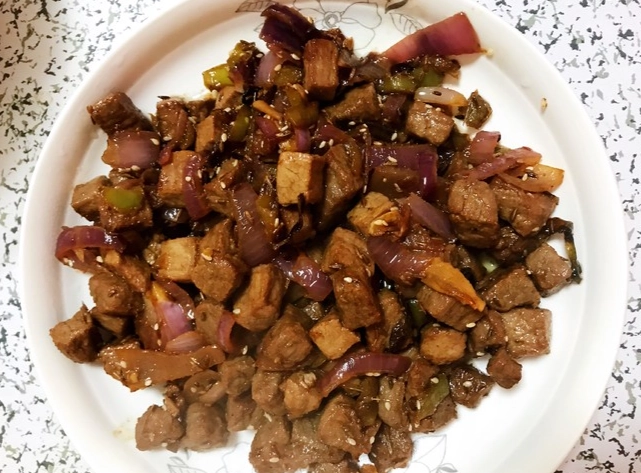 洋蔥炒牛肉食谱