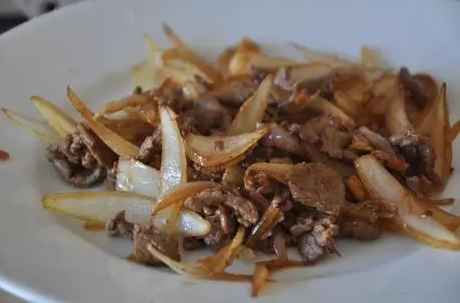 洋蔥炒牛肉食谱
