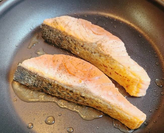 煎鮭魚退冰