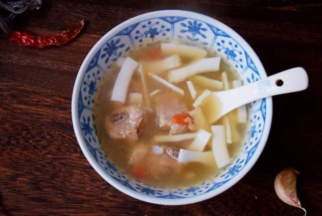 白花椰菜排骨湯 做法