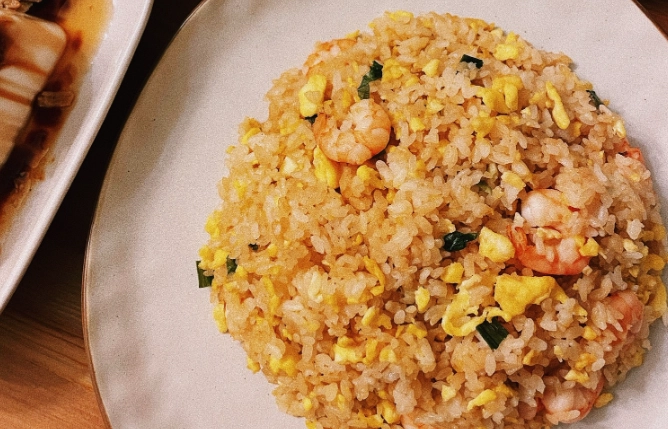 洋蔥蝦仁蛋炒飯做法